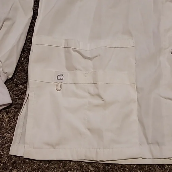WonderWink White Snap-Front Scrub Top NWT - Picture 3 of 6